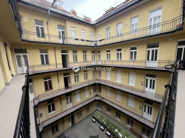 Eladó téglalakás, Budapesten, V. kerületben 89.9 M Ft, 1 szobás