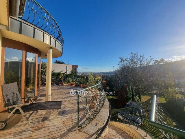 Eladó családi ház, Budapesten, III. kerületben 325 M Ft