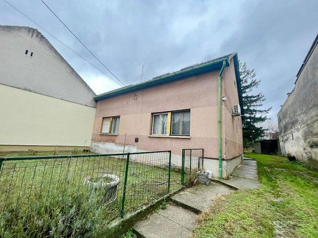 Eladó családi ház, Budapesten, XV. kerületben 79.9 M Ft