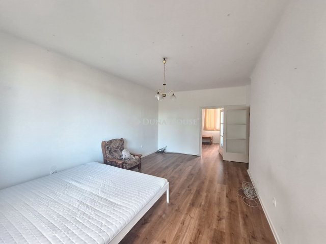 Kiadó téglalakás, albérlet, Tatabányán, Köztársaság útján