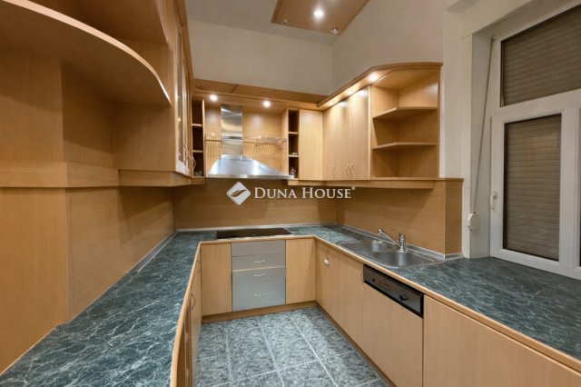 Eladó téglalakás, Budapesten, I. kerületben 142 M Ft, 2 szobás