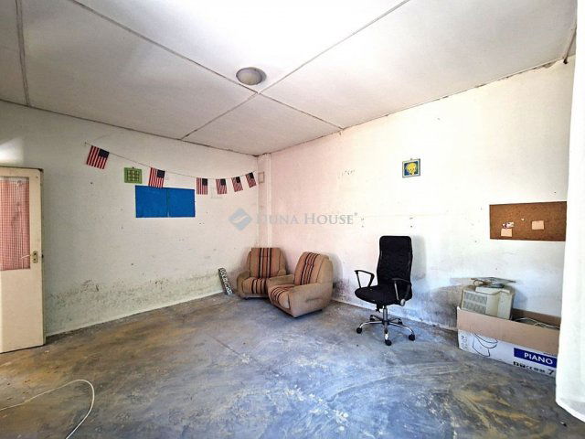 Eladó családi ház, Nyáregyházán 16.5 M Ft, 2 szobás