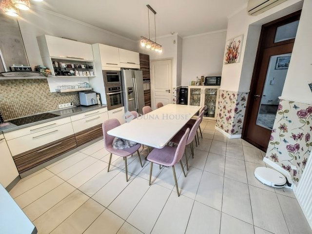 Eladó családi ház, Szegeden 184 M Ft, 5 szobás