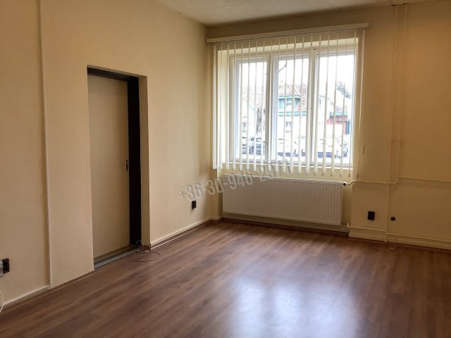 Kiadó iroda, Békéscsabán, Kazinczy utcában 58 E Ft / hó