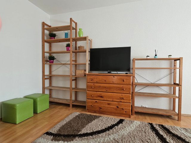 Kiadó panellakás, albérlet, XV. kerületben, Kőrakás parkban