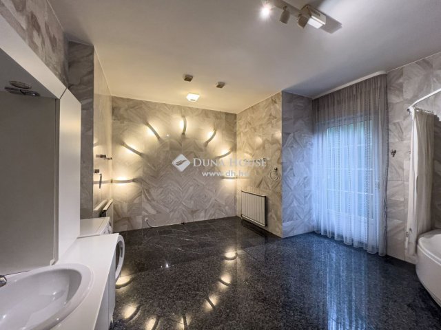 Eladó családi ház, Budapesten, XVI. kerületben 380 M Ft