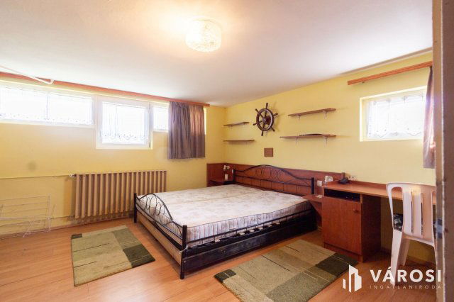 Eladó családi ház, Zamárdiban 160 M Ft, 9 szobás