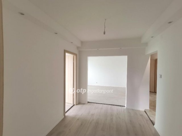 Eladó panellakás, Budapesten, IV. kerületben 76.9 M Ft