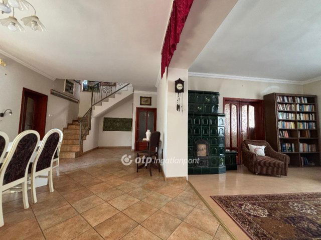 Eladó családi ház, Egerben 145 M Ft, 6 szobás