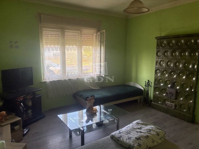 Eladó családi ház, Kányaváron 12 M Ft, 2 szobás