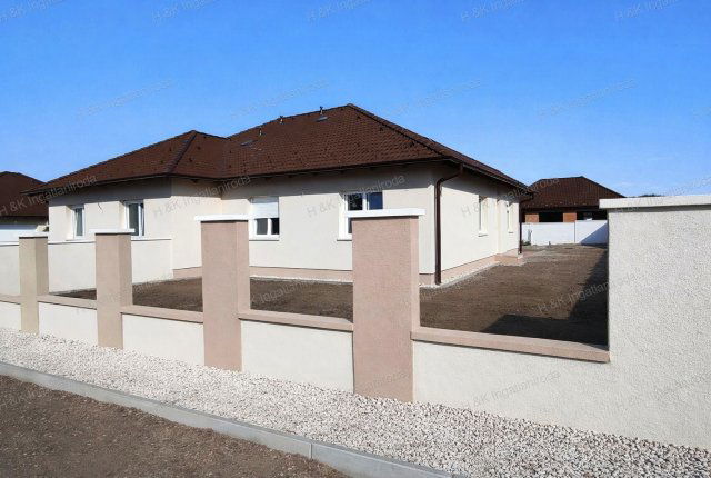 Eladó ikerház, Vácrátóton 93.8 M Ft, 4 szobás