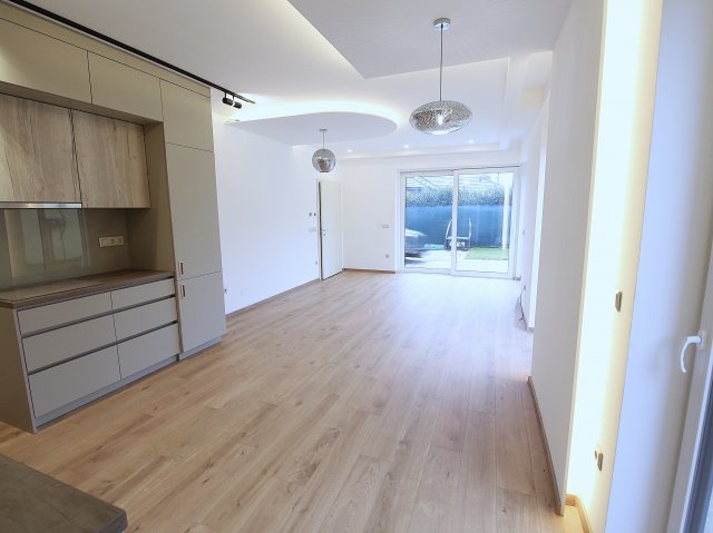 Eladó ikerház, Veszprémben 174.99 M Ft, 5 szobás