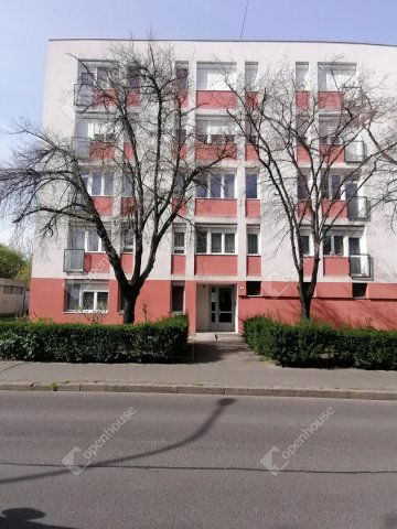Eladó téglalakás, Győrött 48.5 M Ft, 3 szobás