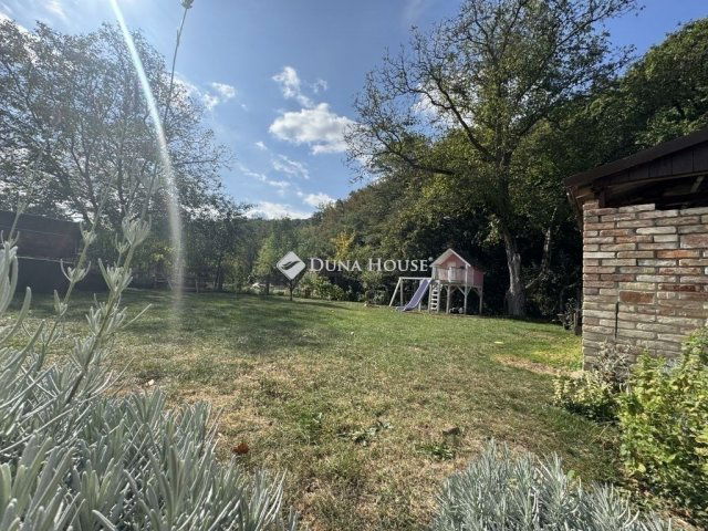 Eladó családi ház, Pécsett 64.9 M Ft, 3 szobás