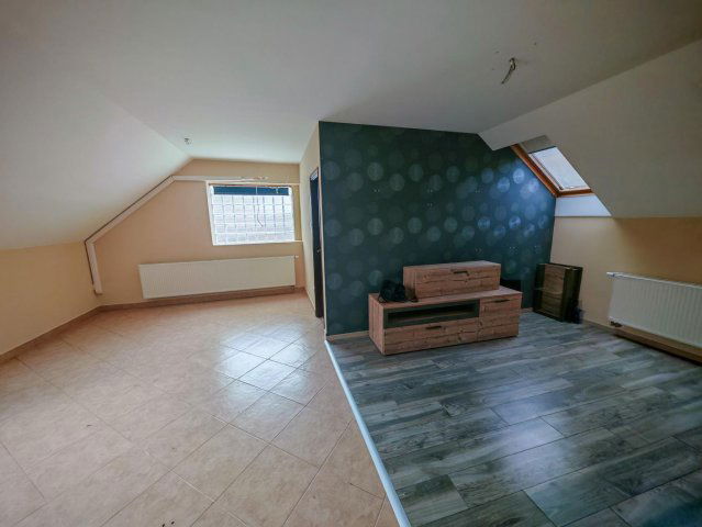 Eladó téglalakás, Tatán 85 M Ft, 3+1 szobás