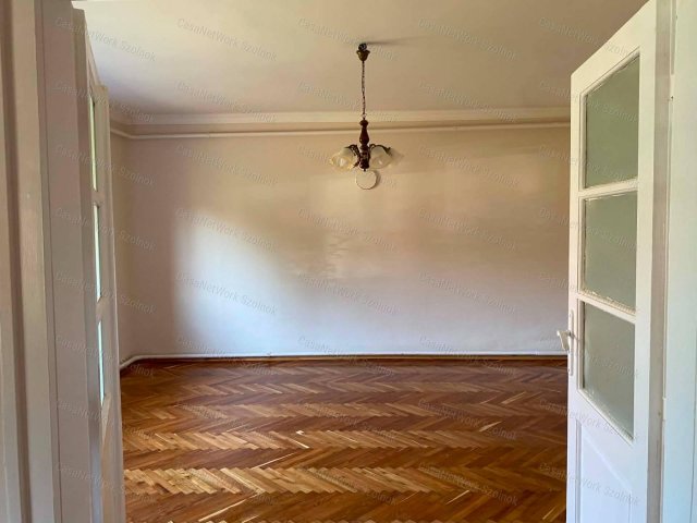 Eladó családi ház, Szolnokon 38.5 M Ft, 2 szobás
