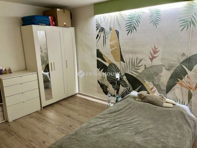 Eladó téglalakás, Budapesten, VI. kerületben 65 M Ft, 3 szobás