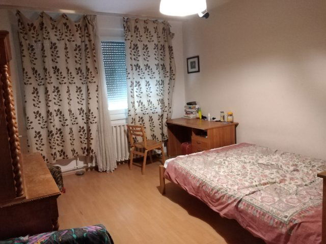 Eladó panellakás, Szegeden 53 M Ft, 53 szobás