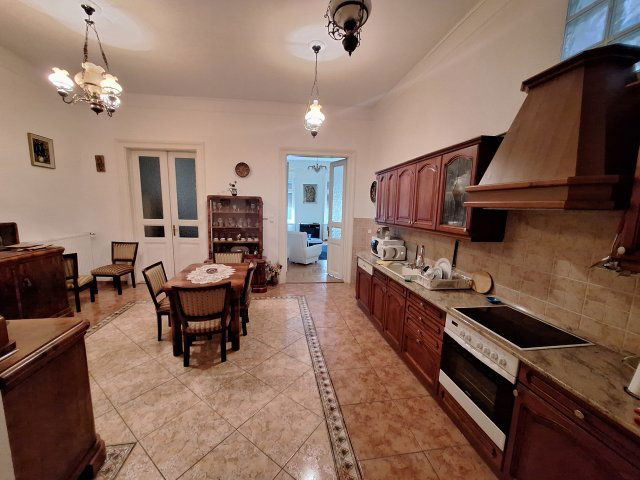 Kiadó téglalakás, albérlet, II. kerületben, Fő utcában