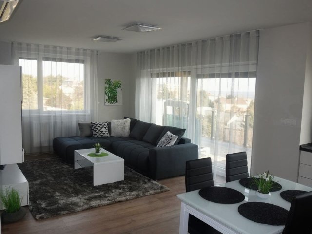 Kiadó téglalakás, albérlet, Pécsett 328 E Ft / hó, 2 szobás
