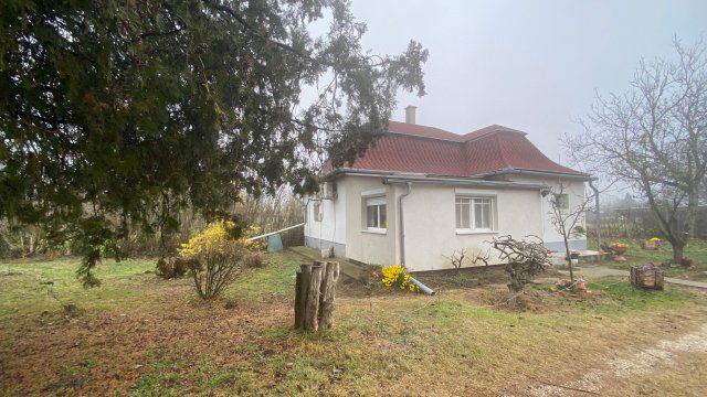 Eladó családi ház, Felsőnyéken 35.2 M Ft, 3 szobás