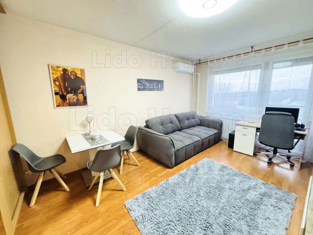 Eladó panellakás, Győrött 51.9 M Ft, 2 szobás