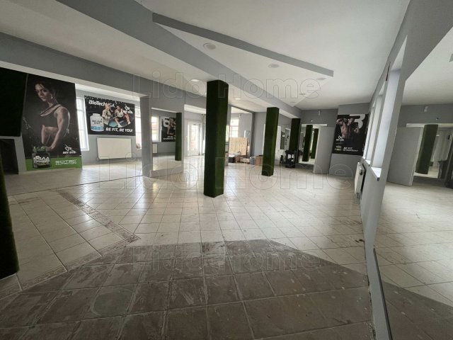 Eladó üzlethelyiség, Várpalotán 89.9 M Ft