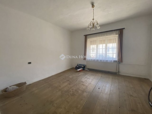 Eladó családi ház, Bólyban 51.9 M Ft, 6 szobás