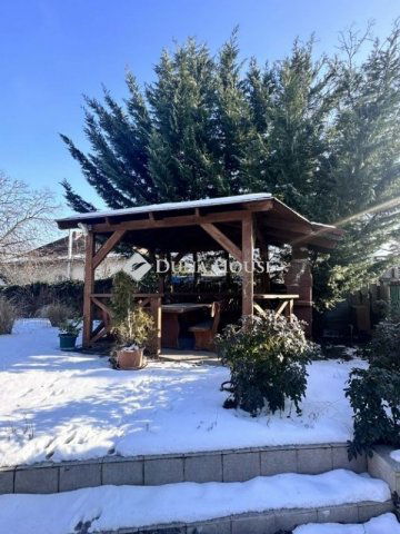 Eladó családi ház, Szentendrén 102.9 M Ft, 4 szobás