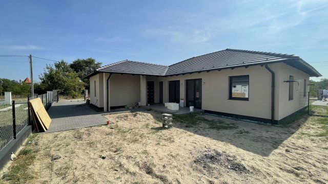 Eladó ikerház, Dunavarsányban 99.8 M Ft, 4 szobás