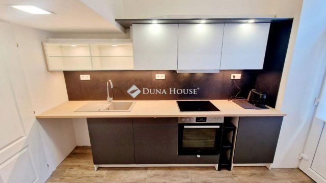 Eladó téglalakás, Budapesten, X. kerületben, Mádi utcában