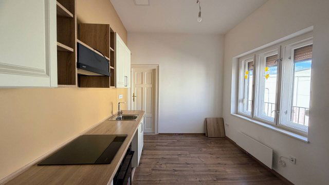 Eladó téglalakás, Baján 37.99 M Ft, 2 szobás