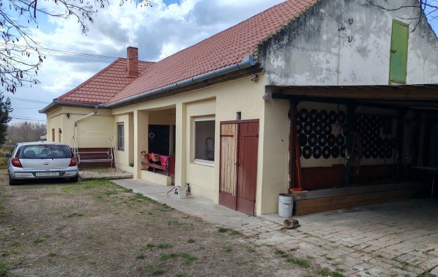 Eladó családi ház, Tápszentmiklóson 43.9 M Ft, 5 szobás