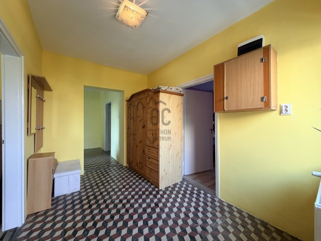 Eladó családi ház, Koroncón 68 M Ft, 3 szobás