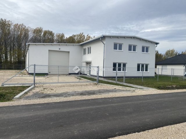 Kiadó ipari ingatlan, Kónyon 875 E Ft / hó / költözzbe.hu