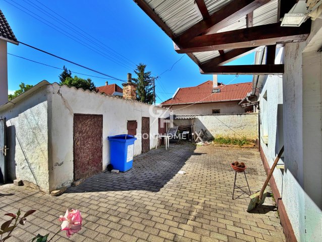 Eladó családi ház, Veszprémben 34.99 M Ft, 2 szobás