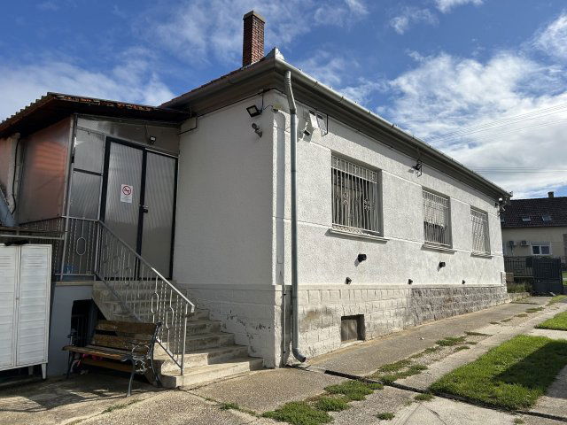 Eladó családi ház, Batykon 44.9 M Ft, 4 szobás