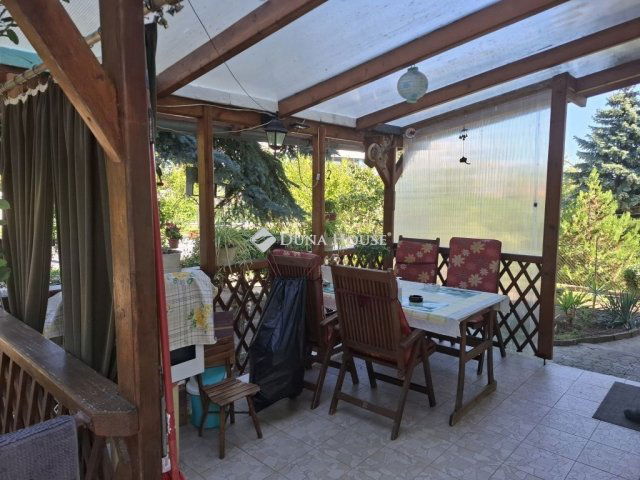 Eladó családi ház, Balatonföldváron 220 M Ft, 9 szobás