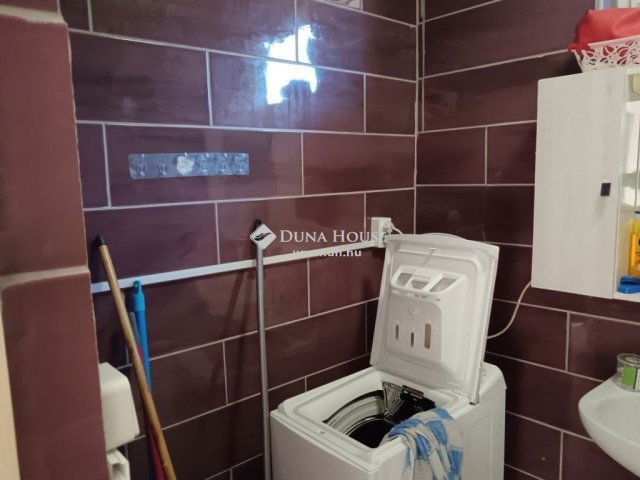 Eladó családi ház, Törtelen 30.9 M Ft, 2 szobás