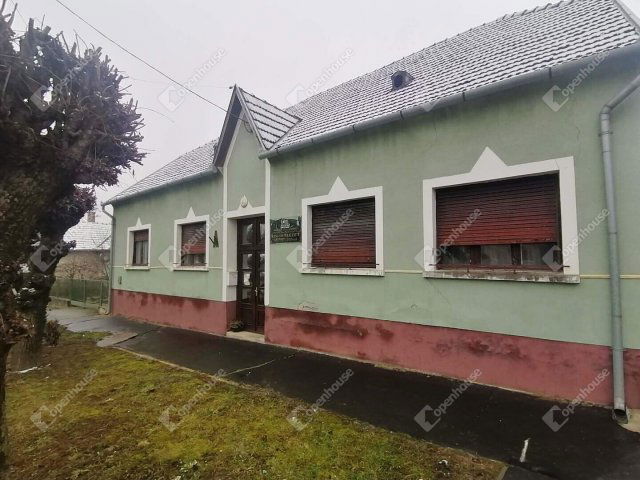 Eladó családi ház, Pacsán 74.9 M Ft, 10 szobás