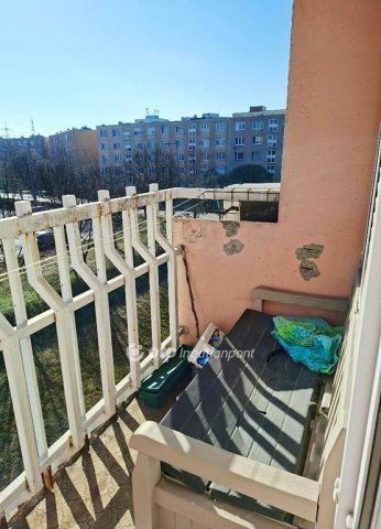 Eladó panellakás, Dunaújvárosban 36 M Ft, 1+2 szobás