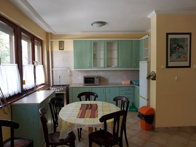 Eladó téglalakás, Szegeden 99 M Ft, 4 szobás