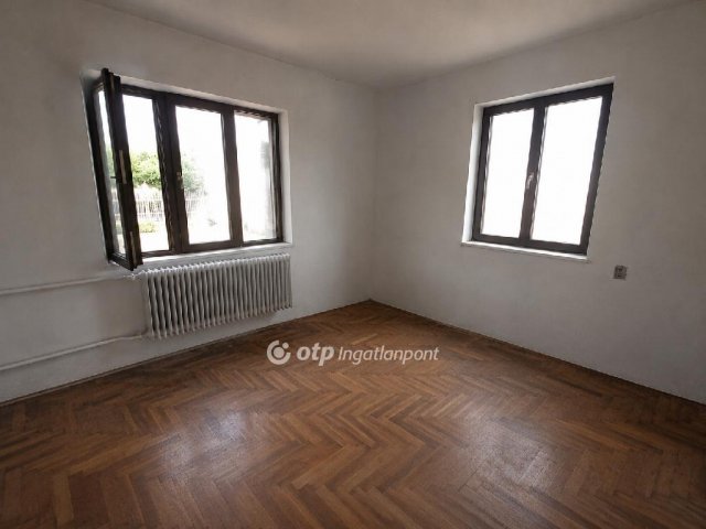 Eladó családi ház, Csongrádon 23.5 M Ft, 3 szobás