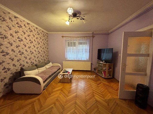 Eladó családi ház, Ózdon 21 M Ft, 5 szobás