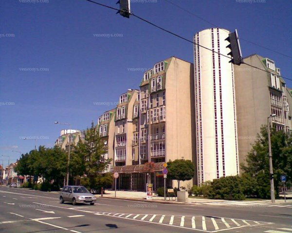 Eladó téglalakás, Baján 42.9 M Ft, 2 szobás