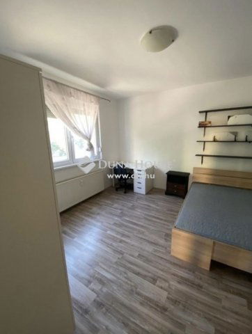 Eladó panellakás, Pécsett 42 M Ft, 2 szobás