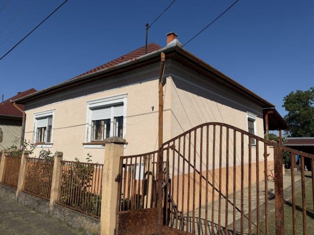 Eladó családi ház, Bánrévén 13.8 M Ft, 3 szobás