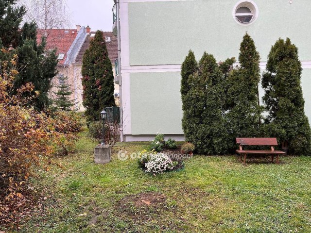 Eladó téglalakás, Egerben 84.9 M Ft, 4 szobás