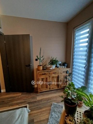 Eladó családi ház, Pécsett 139.5 M Ft, 3 szobás