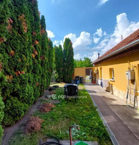 Eladó családi ház, Cegléden 44.9 M Ft, 1+2 szobás